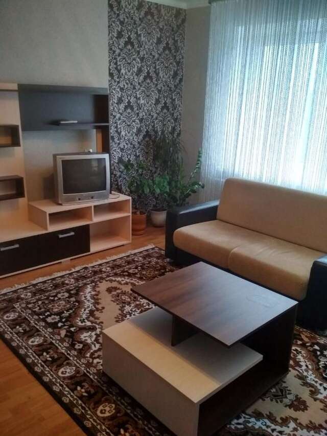 Апартаменты Two-Bedroom Apartment on Vialiki Hasciniec 111 Молодечно-4